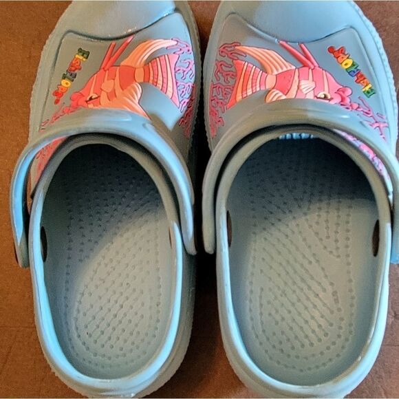 KIDS BLUE CROCS WITH PINK 🐟 🐠 - Picture 8 of 16